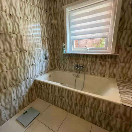 Ruime Woning Met Prive-kamer En Modern Comfort Wevelgem